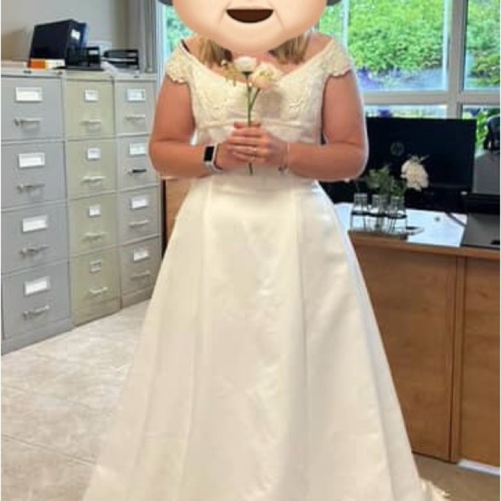 Jessica McClintock Elegant White Wedding Dress